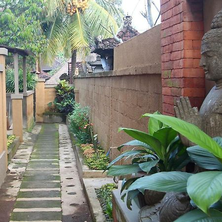 Utu Homestay Убуд Екстериор снимка